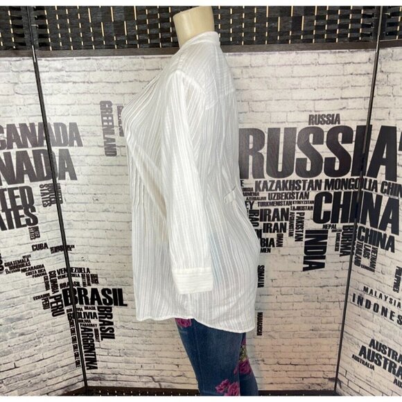 Style & Co. M White Split Neck Button Metallic Accent 3/4 Roll-Tab Sleeve Top - Picture 4 of 5